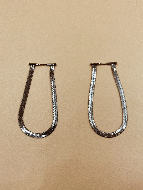 ladies earrings top-Viper Short Flat Chain Earrings in Gunmetal