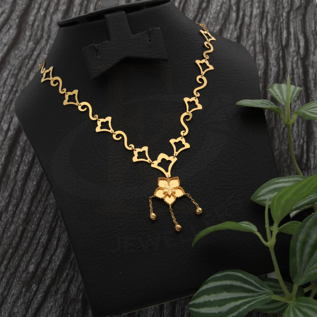 Ladies necklaces chill charm -Gold Flower Shaped Necklace 21KT - FKJNKL21K7739