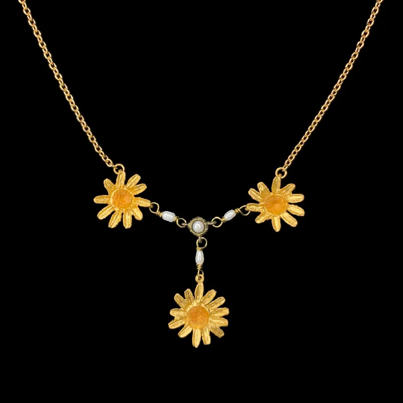 Ladies necklaces indie glow -Yellow Butter Daisy Necklace - Dainty Pearls